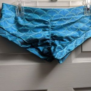 Cleo The Hurricane Pole Shorts - L